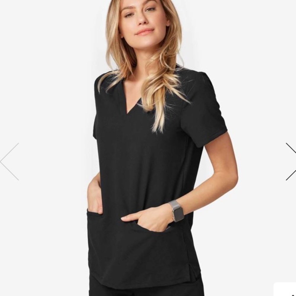 NWT Figs Casma 3-Pocket Black Scrub Top